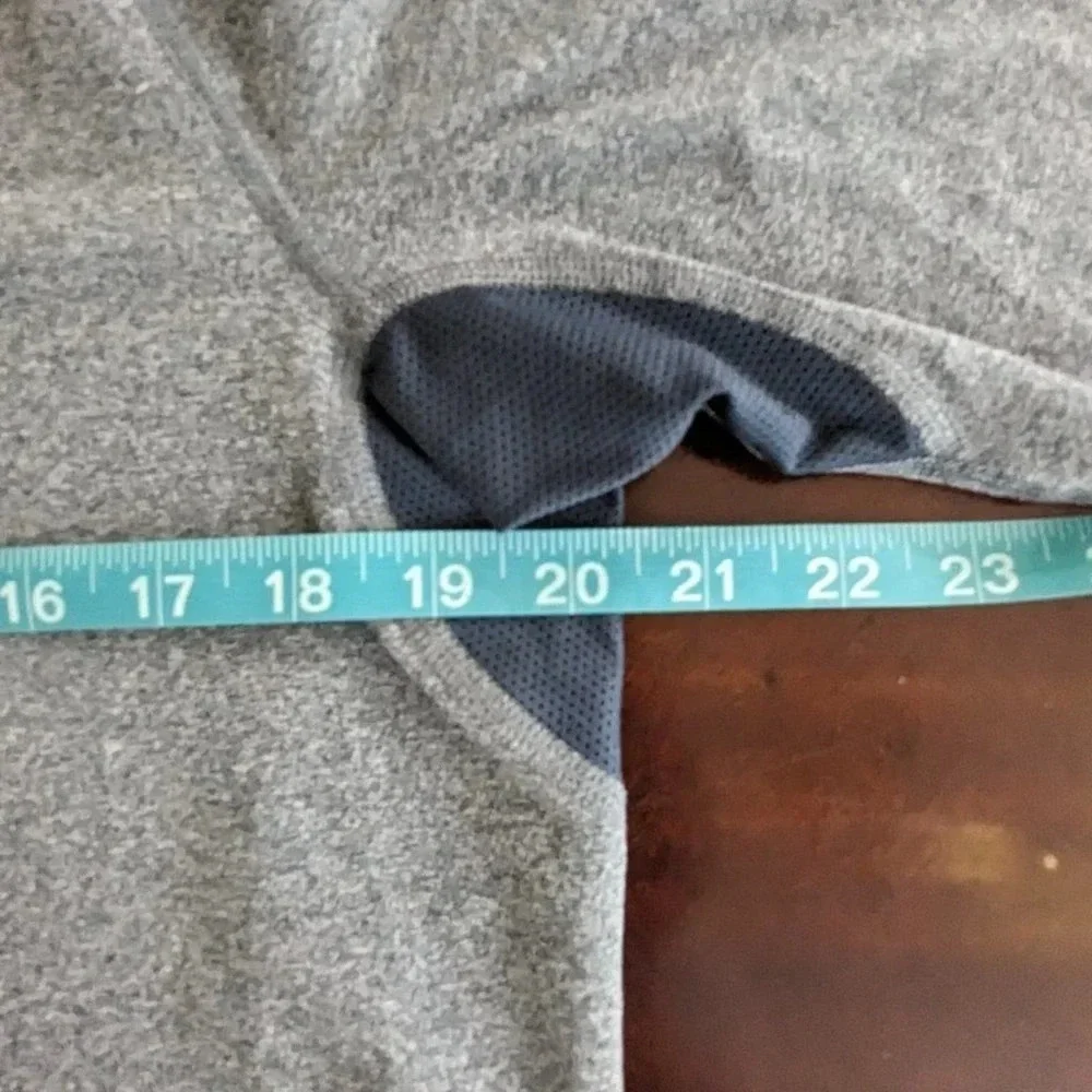 Nike Running Dri-Fit Gray half zip with reflective strips size Medium - Picture 6 of 9